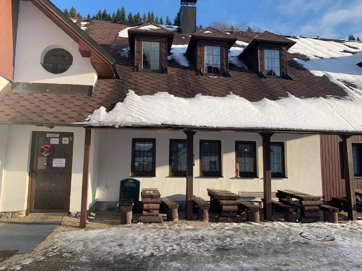 Penzion U Orla Petrikov  Buitenkant foto